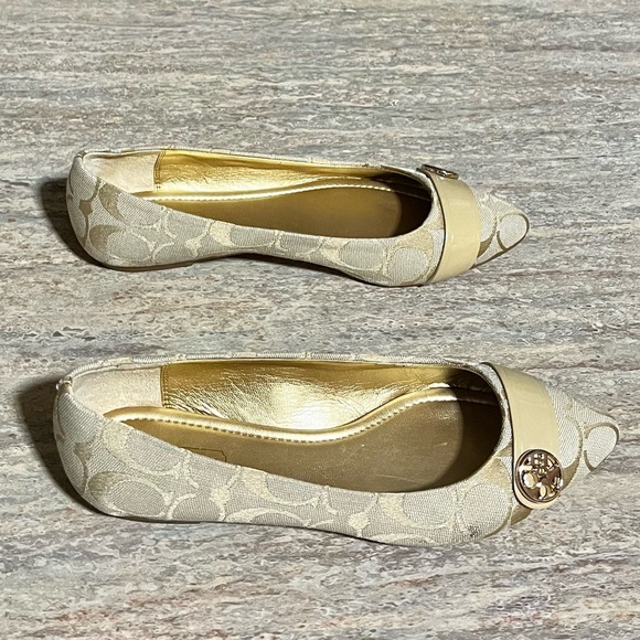 Coach Onida beige and gold monogram C pointy flat shoes - Picture 4 of 16